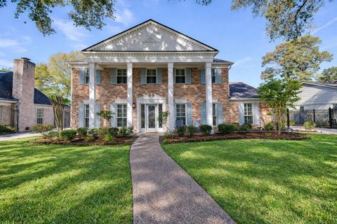 Photo of 407 Southchester Lane, Houston, TX 77079 (MLS # 10144402)