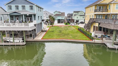 Photo of 413 Amanda Circle Cir, Tiki Island, TX 77554 (MLS # 94165172)