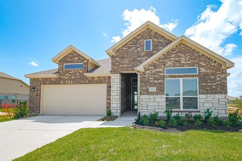Photo of 3019 Golden Isle Drive, Texas City, TX 77568 (MLS # 40131345)