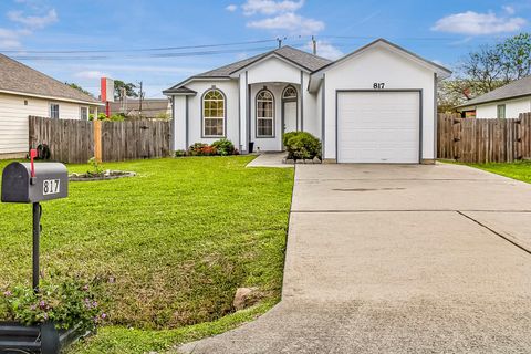 Homes For Sale - 817 S 1st Street<br/> La Porte, TX 77571