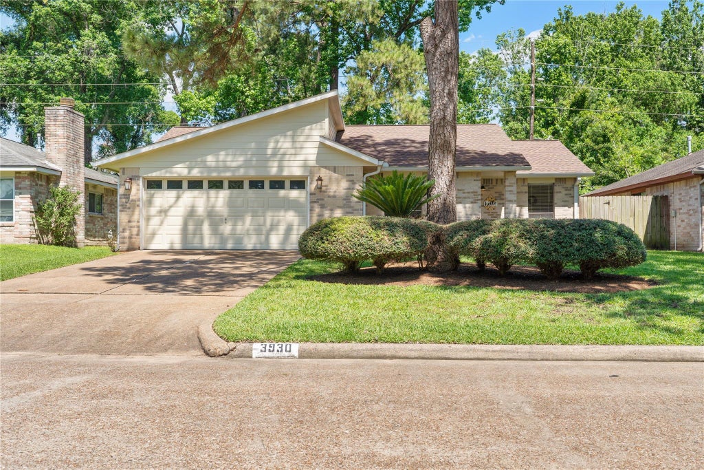 Photo of 3930 Sweet Gum Trail, Kingwood, TX 77339 (MLS # 36108557)
