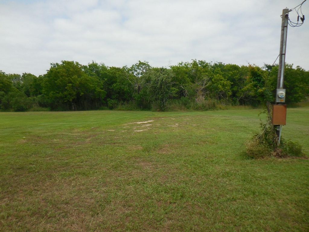 Photo of 546 County Road 257, Matagorda, TX 77457 (MLS # 17496957)