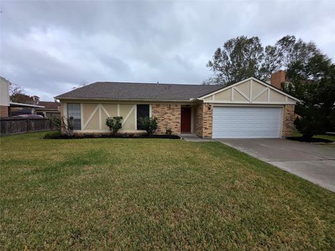 Photo of 419 Gleneagles Drive, Friendswood, TX 77546 (MLS # 10675877)