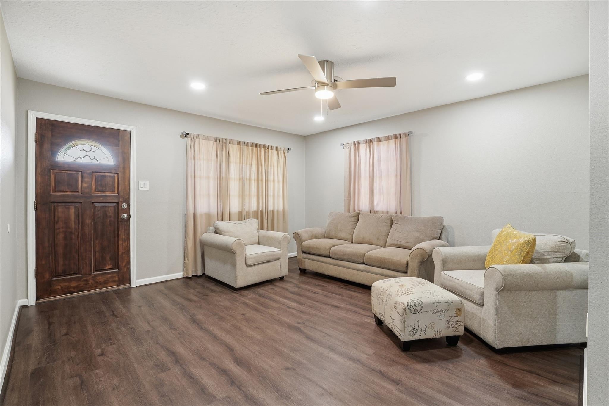3517 Longwood Drive