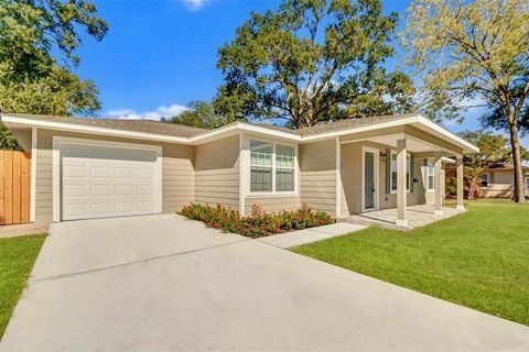 Photo of 7906 Hammerly Boulevard, Houston, TX 77055 (MLS # 8842560)