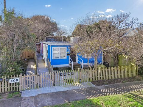 Multifamily For Sale - 609 Sealy Avenue<br/> Galveston, TX 77550