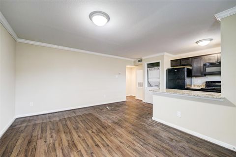 Photo of 1600 W T C Jester Boulevard #94, Houston, TX 77008 (MLS # 6014616)