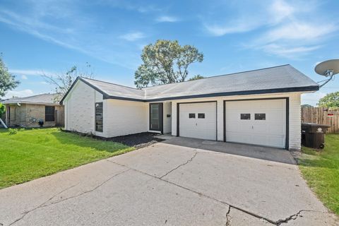 Photo of 10810 Overlea Drive, Houston, TX 77089 (MLS # 62317185)