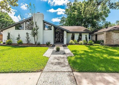 Photo of 3610 Lonniewood Drive, Houston, TX 77059 (MLS # 47124393)