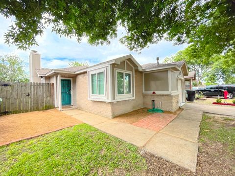 Photo of 5619 Gineridge Drive, Houston, TX 77053 (MLS # 36093663)