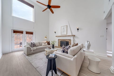 Photo of 516 S Post Oak Lane #18, Houston, TX 77056 (MLS # 10758176)