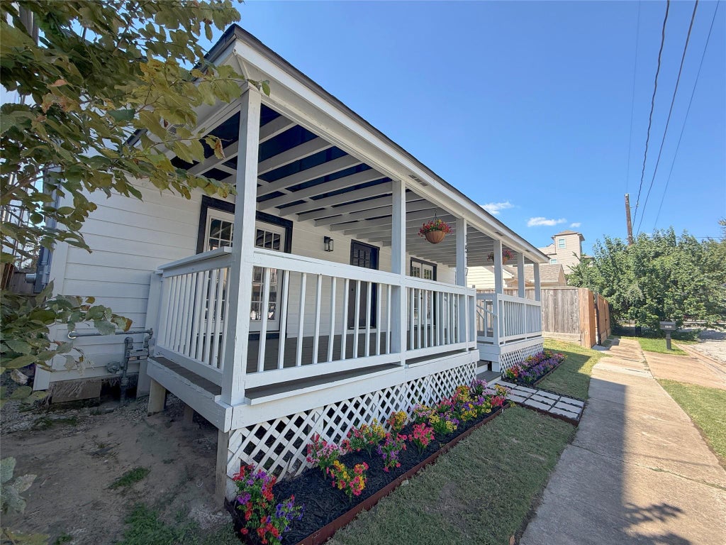Photo of 1517 Colorado Street, Houston, TX 77007 (MLS # 95389979)