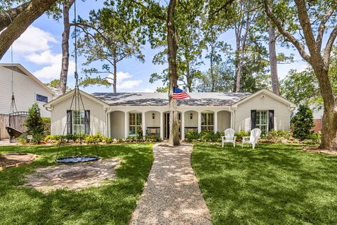 Photo of 13638 Barryknoll Lane, Houston, TX 77079 (MLS # 56471668)