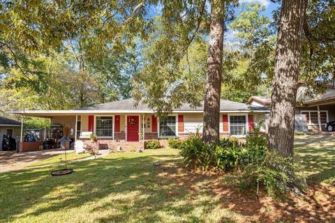 Photo of 808 Newsom Avenue, Lufkin, TX 75904 (MLS # 15262940)
