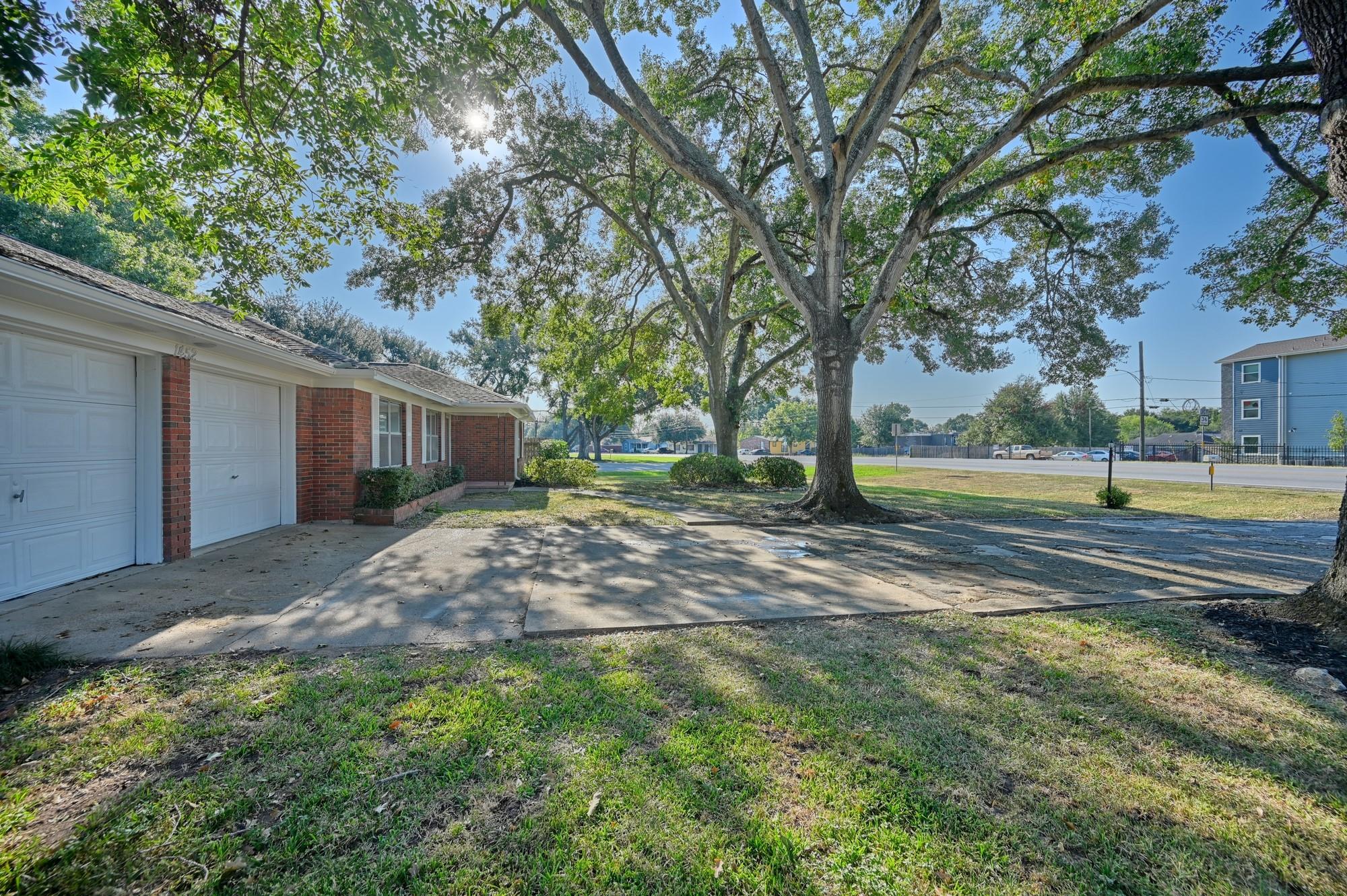 1452 S Circle