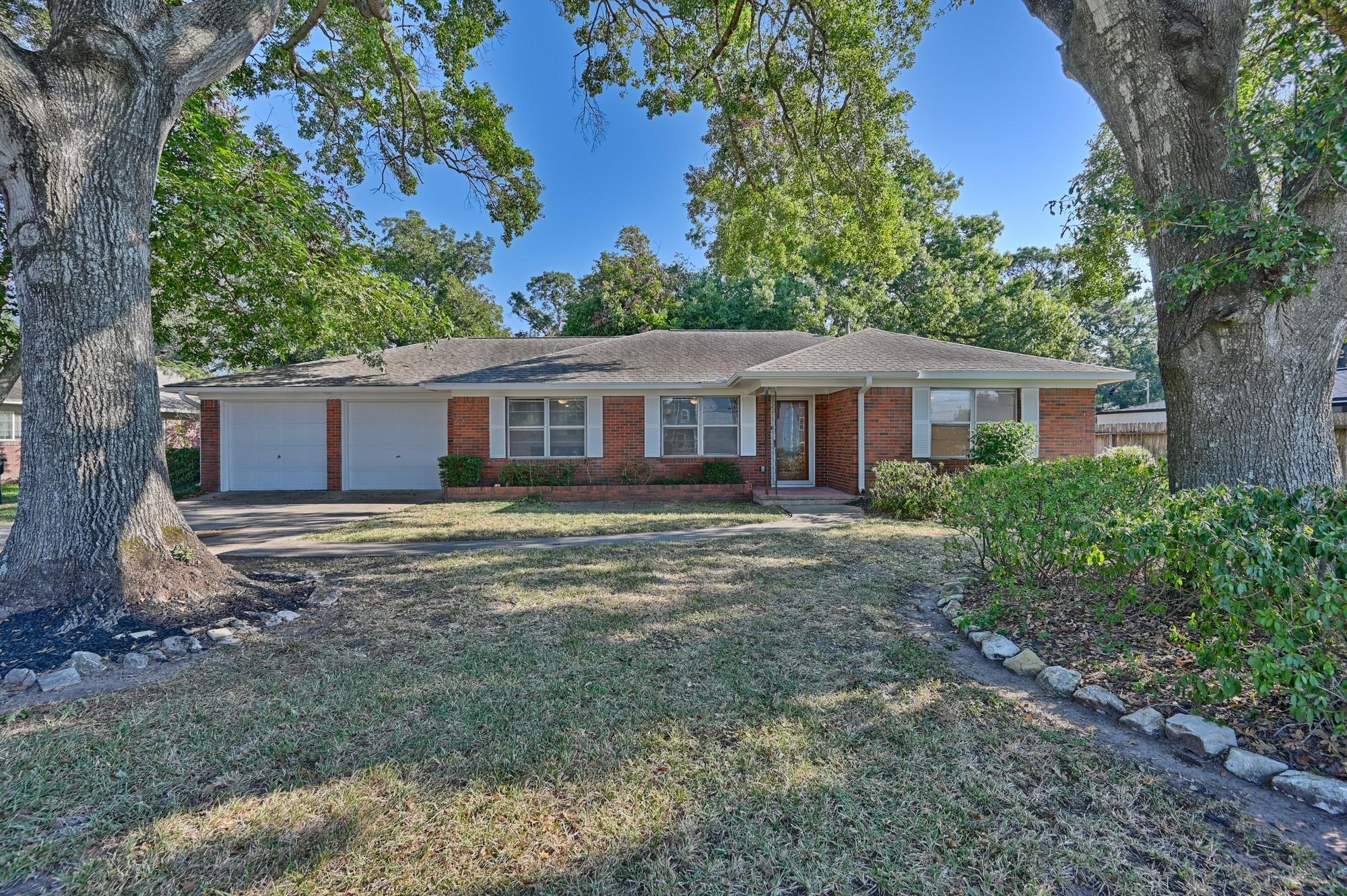 1452 S Circle