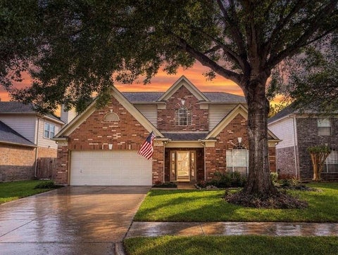 Homes For Sale - 2915 Veva Drive<br/> Pearland, TX 77584