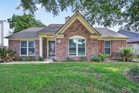 Photo of 5209 Spring Circle Drive, Pearland, TX 77584 (MLS # 49198590)