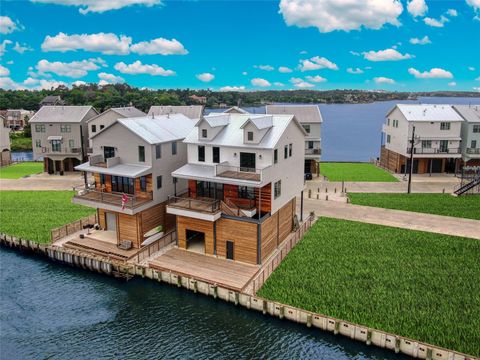 Photo of 28 Cmdr Runco Lane, Taylor Lake Village, TX 77586 (MLS # 61353649)