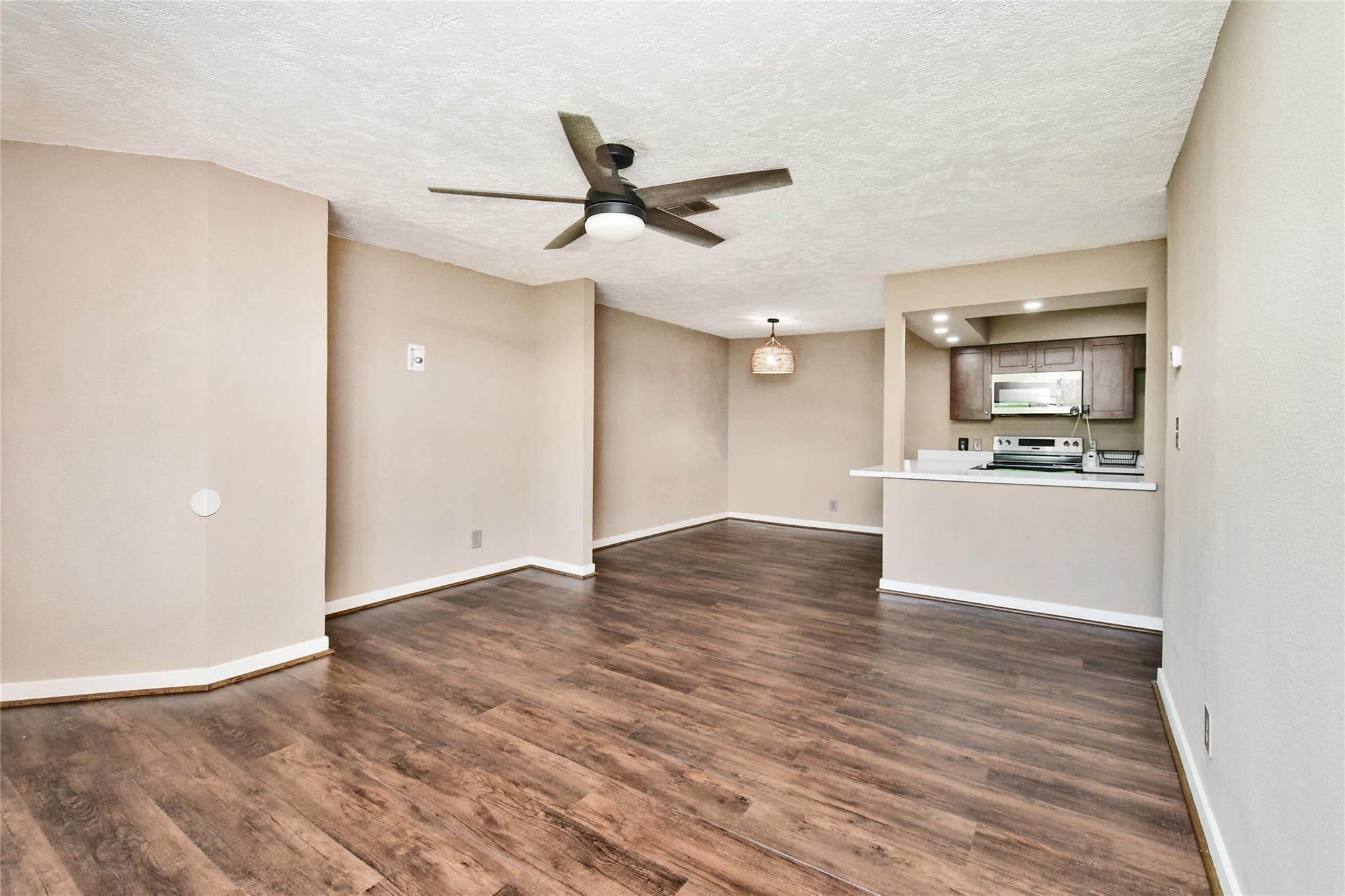 2501 Gulf Freeway 14A