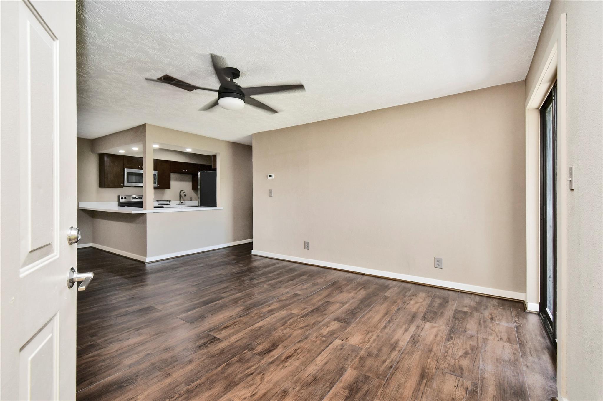 2501 Gulf Freeway 14A