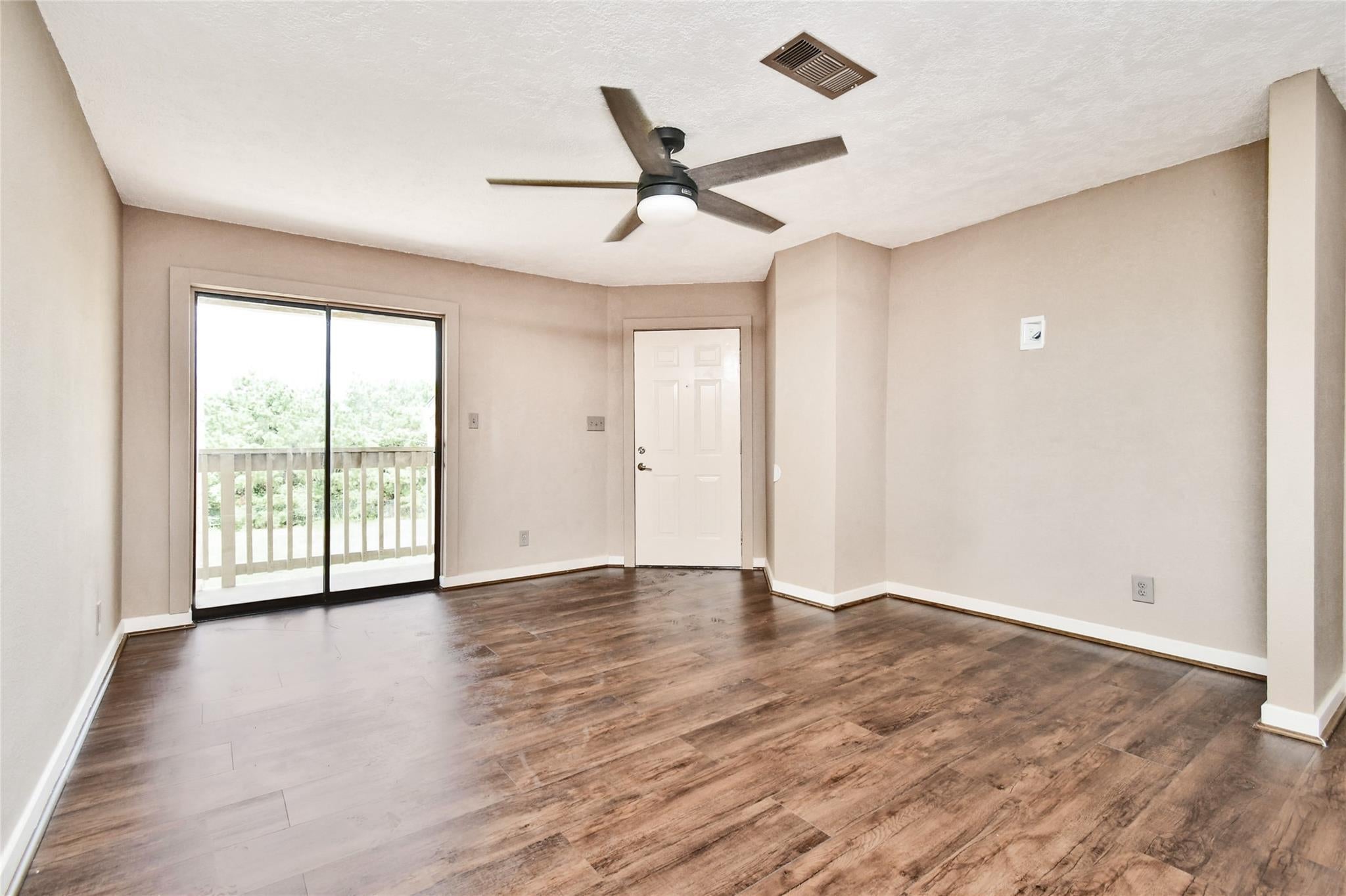 2501 Gulf Freeway 14A