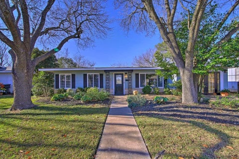 Homes For Sale - 811 W Schubert Street<br/> Gillespie County, Fredericksburg, TX 78624