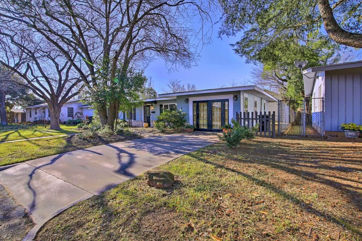 811 W Schubert Street