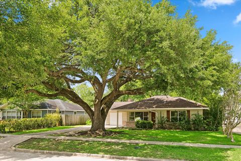 Photo of 5610 Evergreen Street, Bellaire, TX 77401 (MLS # 91241672)