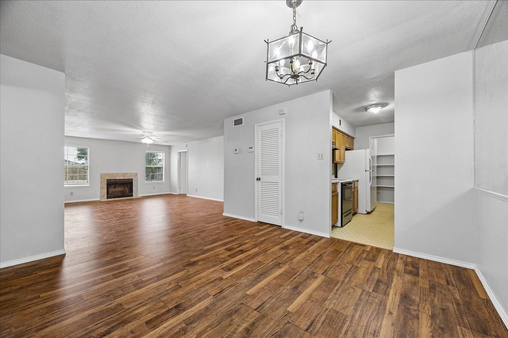 Photo of 9700 Leawood Blvd Unit 702 BLVD, Houston, TX 77099 (MLS # 20610584)