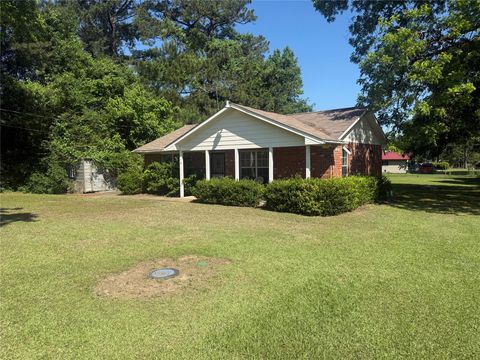 Photo of 718 Broadway Street, Maud, TX 75567 (MLS # 39482897)