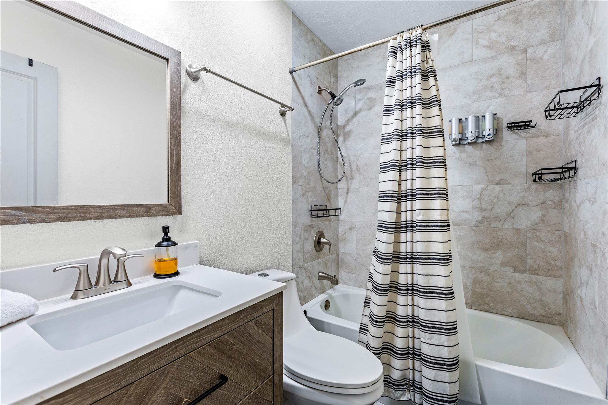 Galveston, Texas 77550, United States, 2 Bedrooms Bedrooms, ,1 BathroomBathrooms,Residential,Active,193395