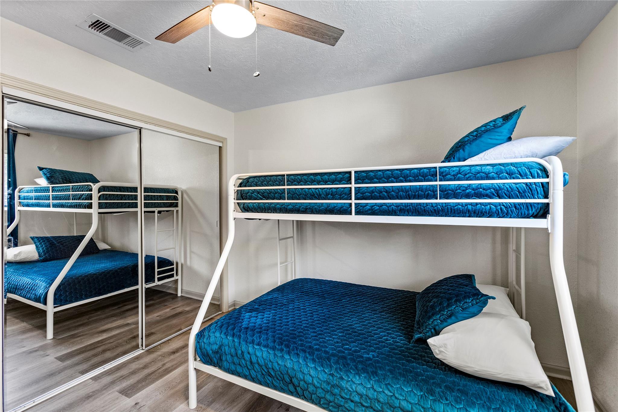 Galveston, Texas 77550, United States, 2 Bedrooms Bedrooms, ,1 BathroomBathrooms,Residential,Active,193395