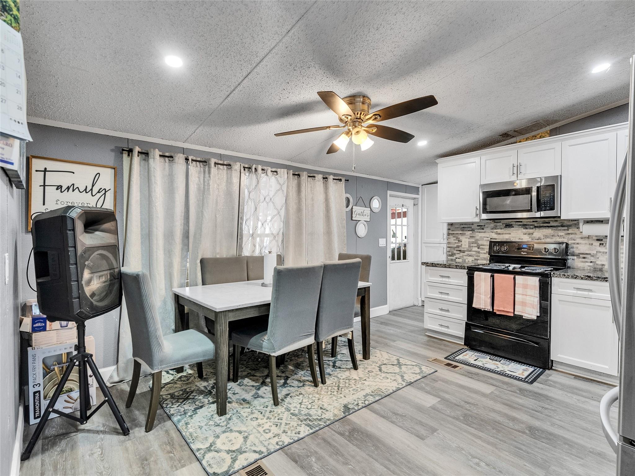 23881 Paper Wasp Lane