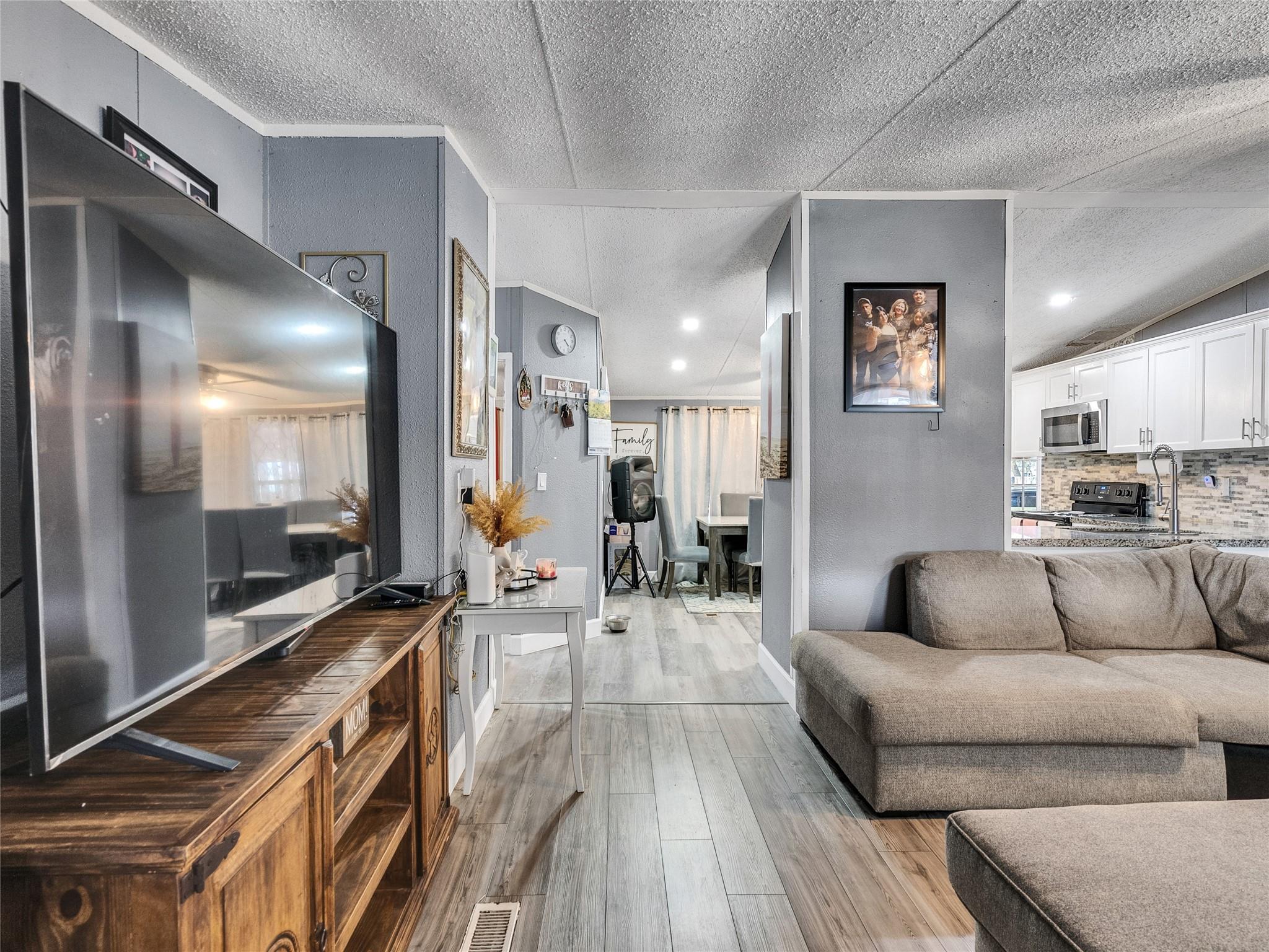 23881 Paper Wasp Lane