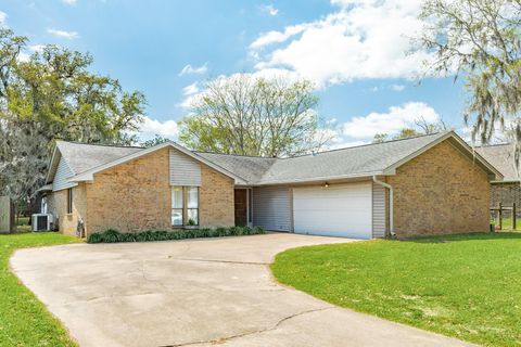 Homes For Sale - 281 Crestview Drive<br/> West Columbia, TX 77486