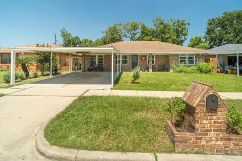 Photo of 811 Globe Street, Houston, TX 77034 (MLS # 94008908)