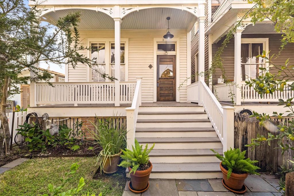 Photo of 1513 Winnie Street, Galveston, TX 77550 (MLS # 60948975)