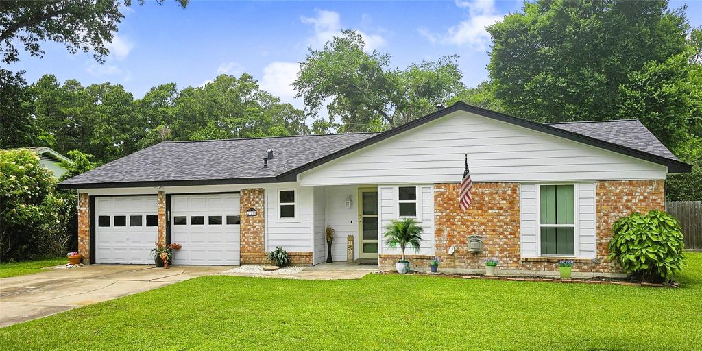 Photo of 723 Pas Trail, Houston, TX 77336 (MLS # 90996061)