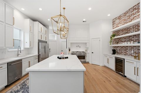 Photo of 510 E 28th Street, Houston, TX 77008 (MLS # 11289609)