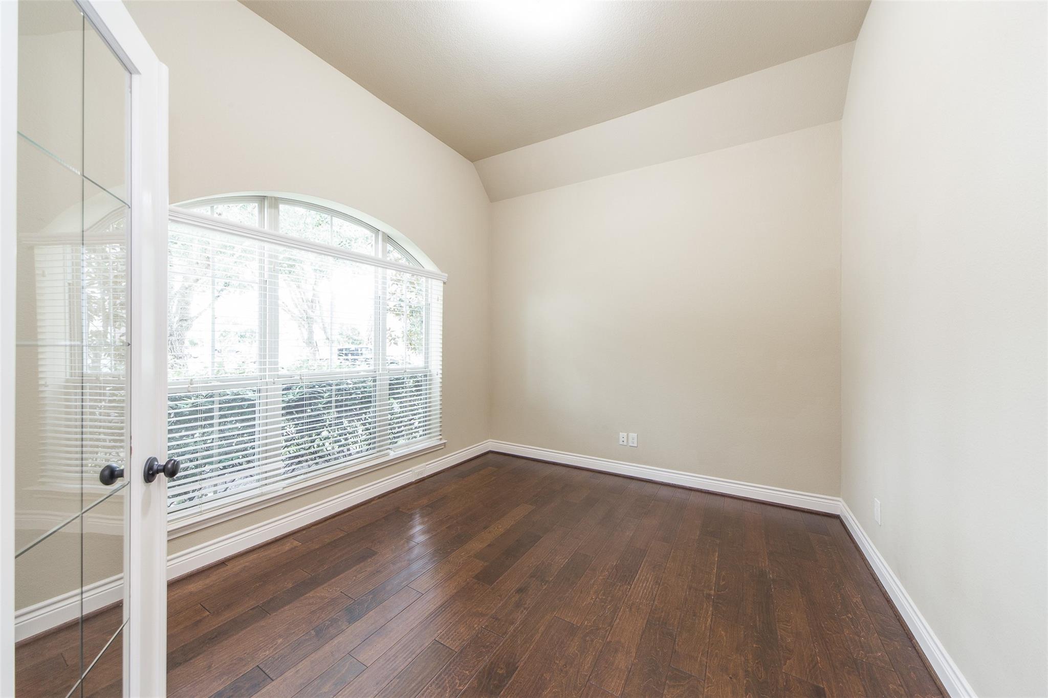 27106 Cross Pointe Court