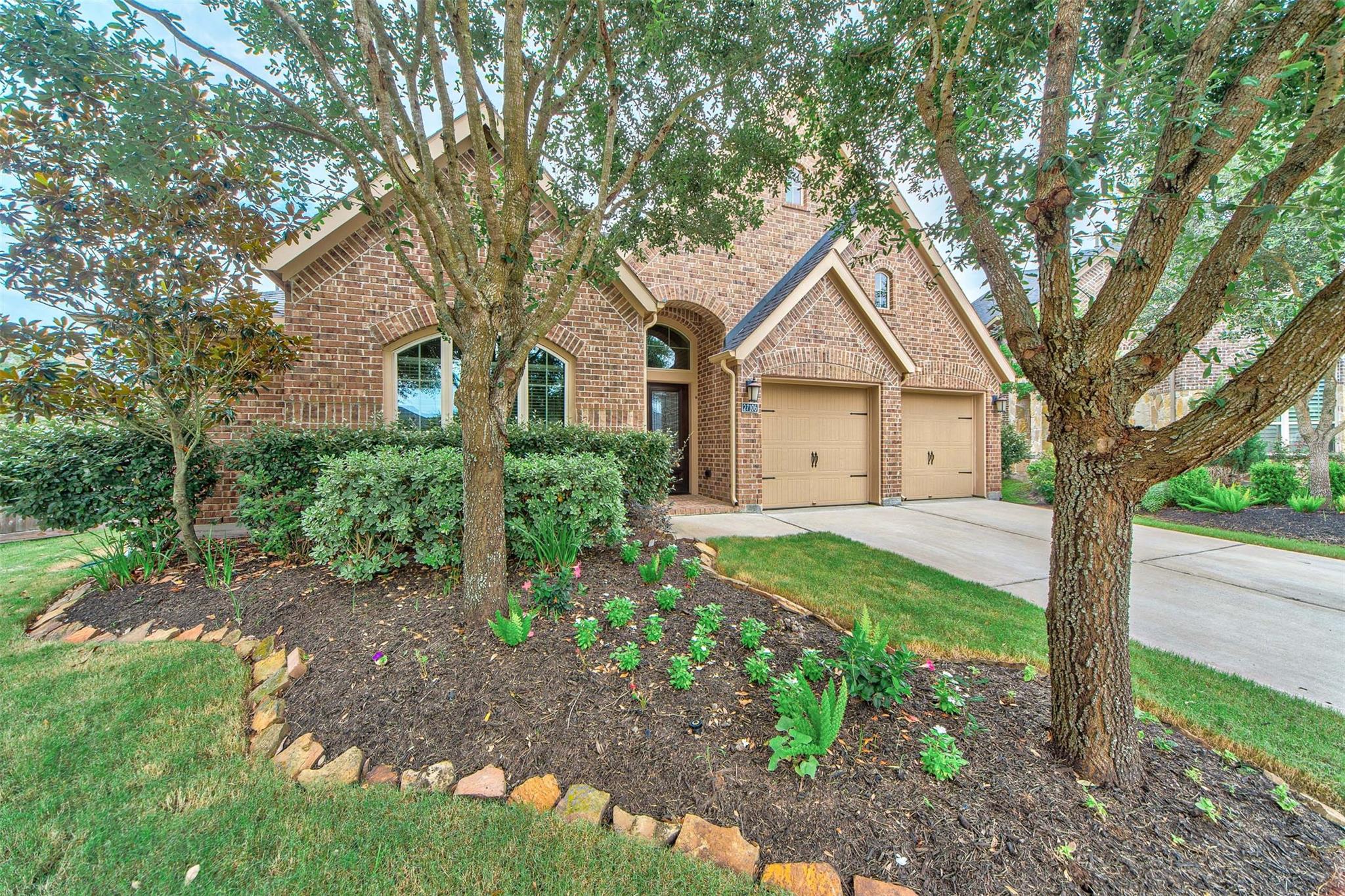 27106 Cross Pointe Court
