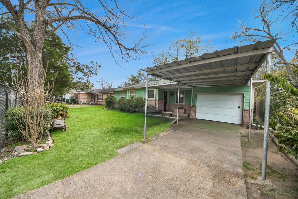 Photo of 216 Tallant Street, Houston, TX 77076 (MLS # 58014136)