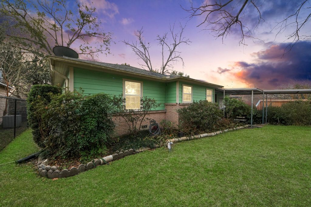 Photo of 216 Tallant Street, Houston, TX 77076 (MLS # 58014136)