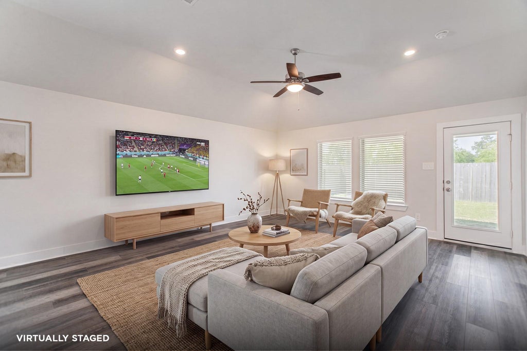 Photo of 10289 South Goshawk Trail, Conroe, TX 77385 (MLS # 14562976)