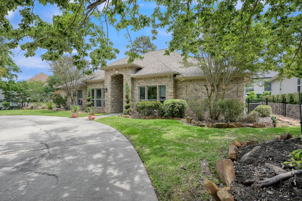 Photo of 221 Edgewood Drive, Montgomery, TX 77356 (MLS # 16169106)