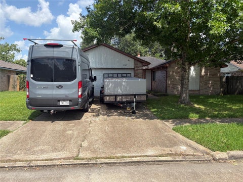 Photo of 1127 W Brompton Drive, Pearland, TX 77584 (MLS # 54301171)