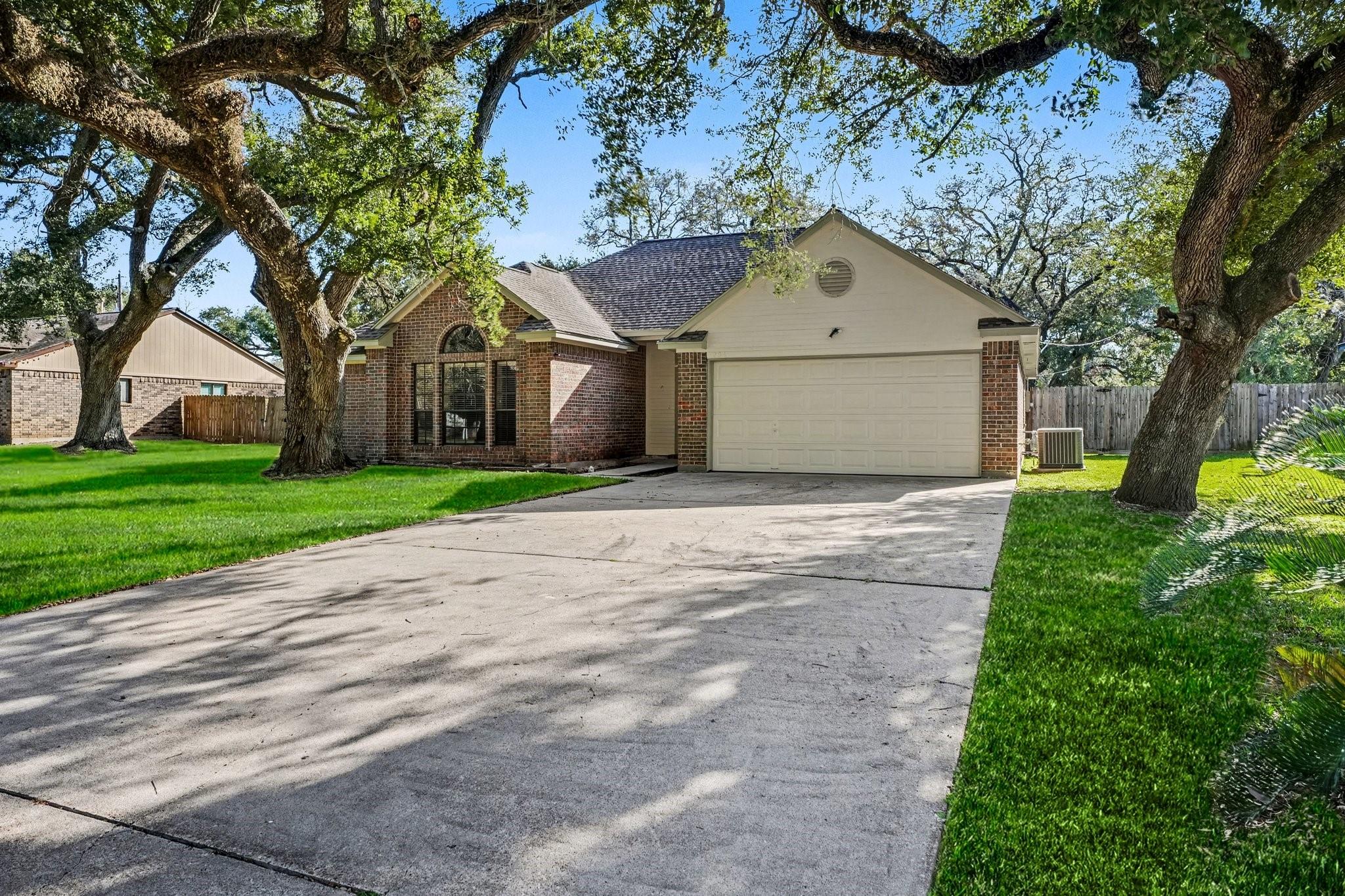 206 Forest Oaks Lane