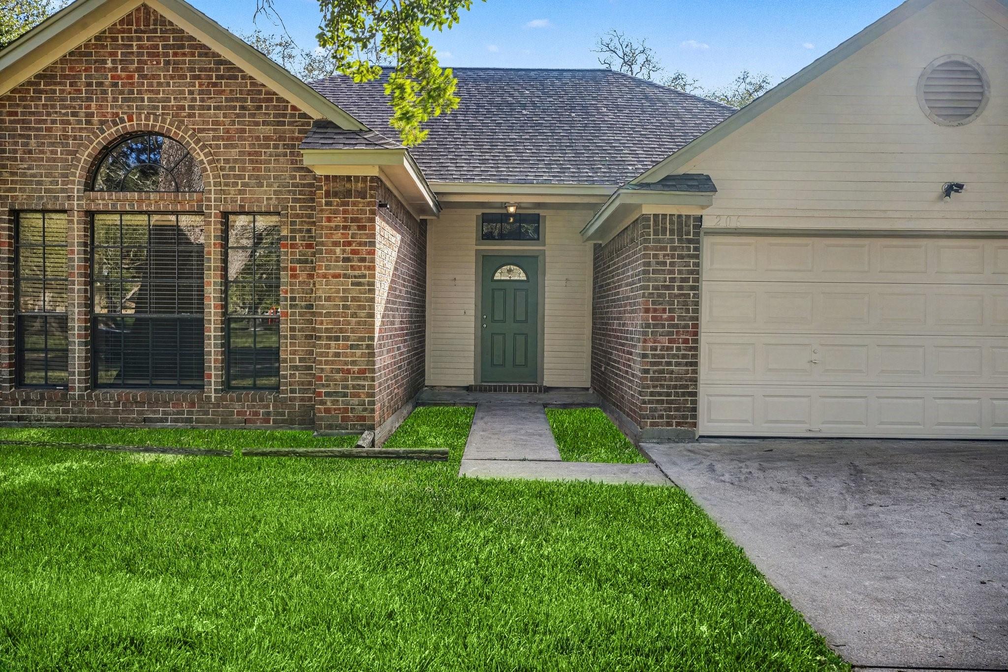 206 Forest Oaks Lane