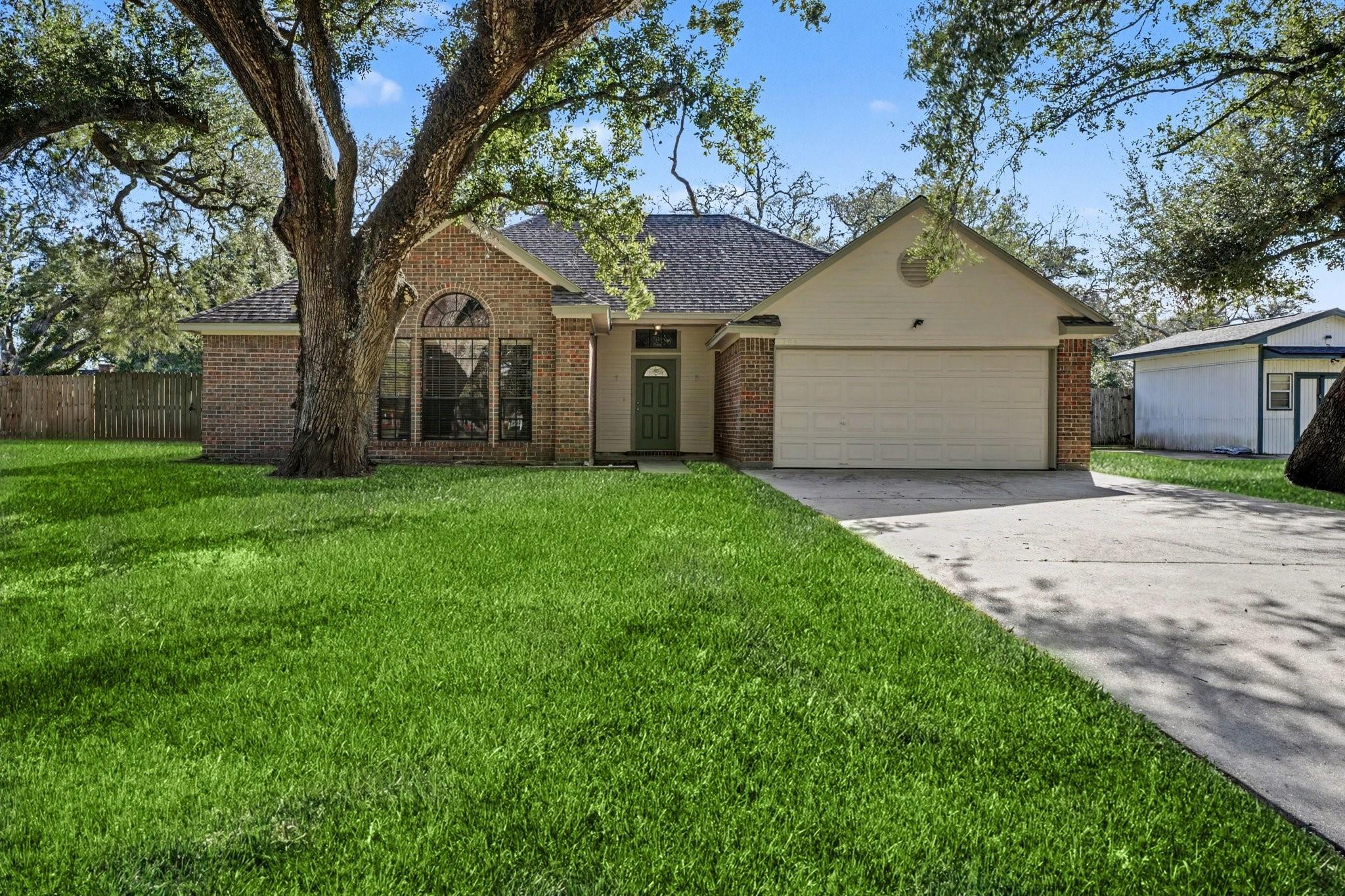 206 Forest Oaks Lane